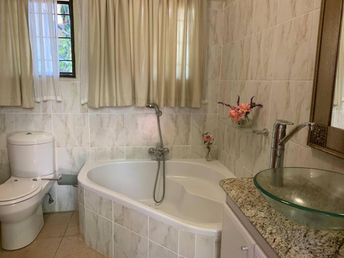 Mountain Rose Guesthouse Louis Trichardt Exterior foto